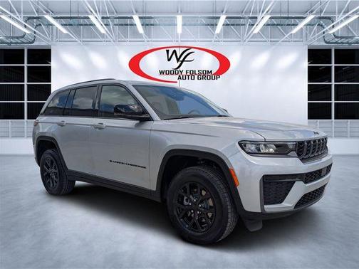 Silver Zynith 2026 Jeep Grand Cherokee Laredo