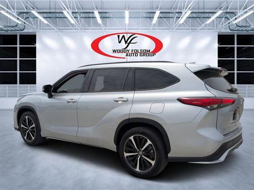Celestial Silver Metallic 2022 Toyota Highlander XSE