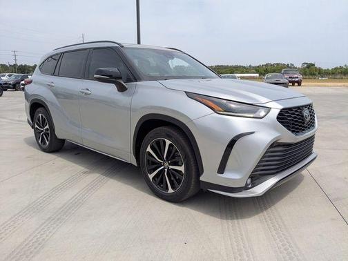 Celestial Silver Metallic 2022 Toyota Highlander XSE