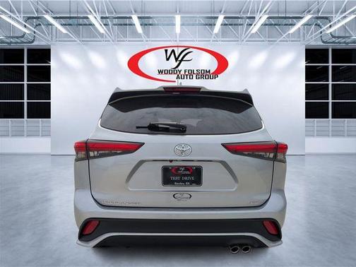Celestial Silver Metallic 2022 Toyota Highlander XSE