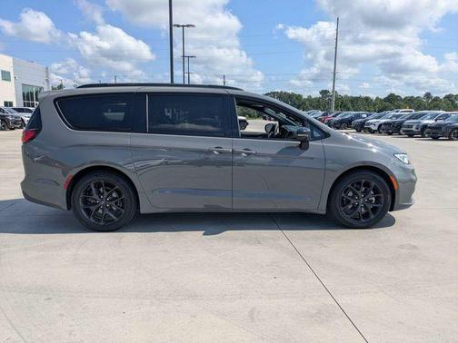 Gray Clearcoat 2025 Chrysler Pacifica Limited