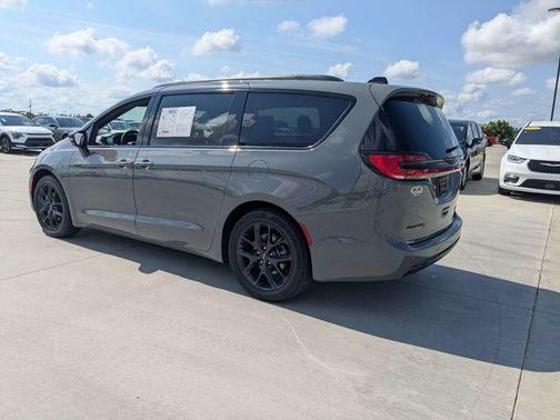 Gray Clearcoat 2025 Chrysler Pacifica Limited
