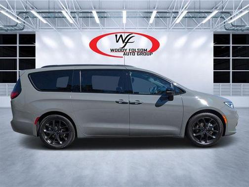 Gray Clearcoat 2025 Chrysler Pacifica Limited
