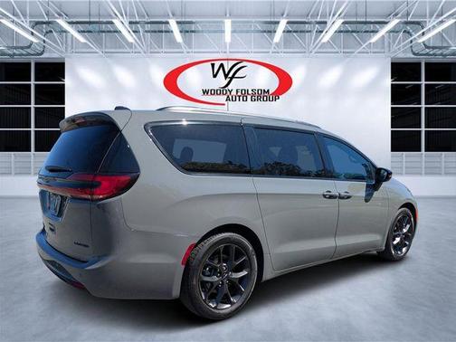 Gray Clearcoat 2025 Chrysler Pacifica Limited