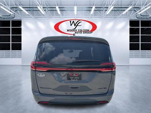Gray Clearcoat 2025 Chrysler Pacifica Limited