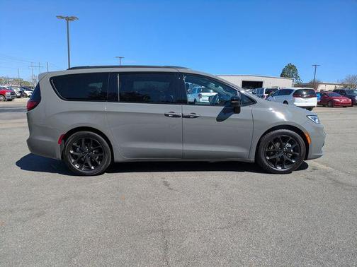 Gray Clearcoat 2025 Chrysler Pacifica Limited