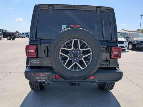 Black Clearcoat 2026 Jeep Wrangler Sahara