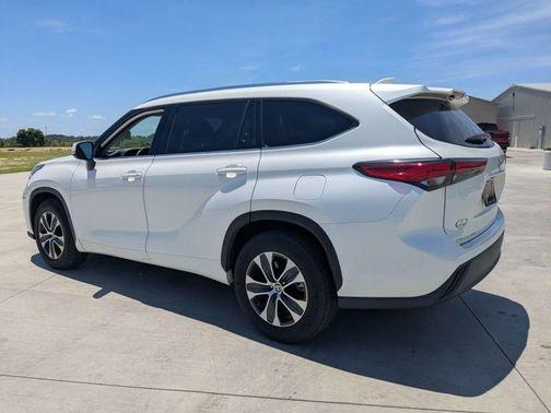 Blizzard Pearl 2021 Toyota Highlander XLE
