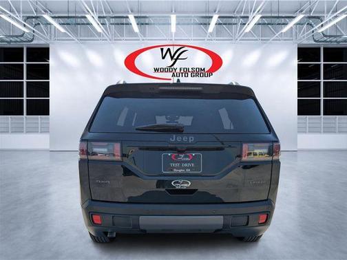 Diamond Black 2026 Jeep Cherokee LAREDO/LIMITED