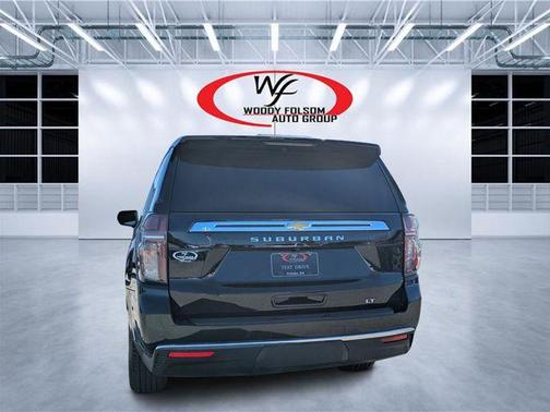 2023 Chevrolet Suburban LT