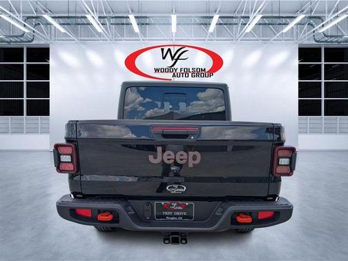 Black Clearcoat 2024 Jeep Gladiator Mojave