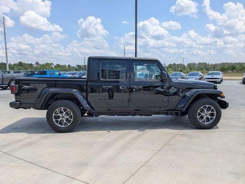 Black Clearcoat 2024 Jeep Gladiator Sport