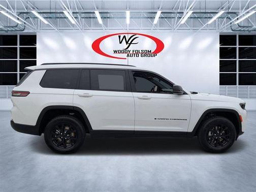 Bright White Clearcoat 2026 Jeep Grand Cherokee L Laredo
