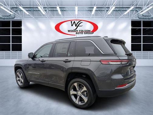Metallic 2026 Jeep Grand Cherokee Limited