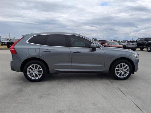 2021 Volvo XC60 T5 Momentum