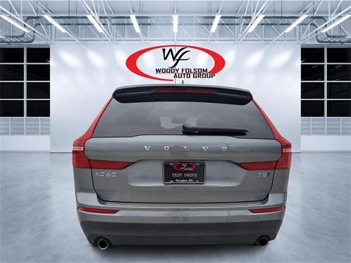 2021 Volvo XC60 T5 Momentum