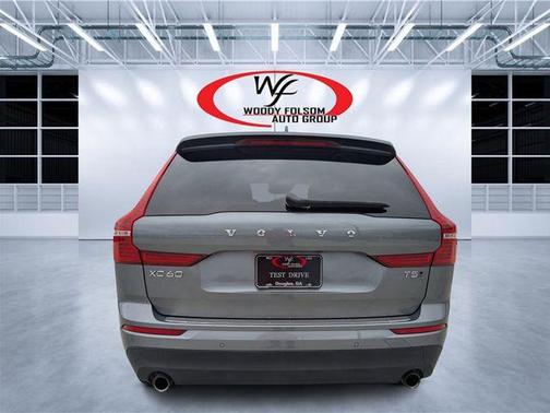 2021 Volvo XC60 T5 Momentum