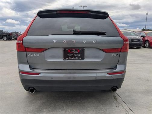 2021 Volvo XC60 T5 Momentum