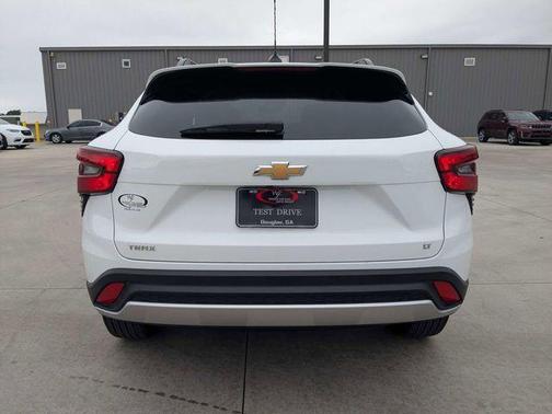 Summit White 2025 Chevrolet Trax LT