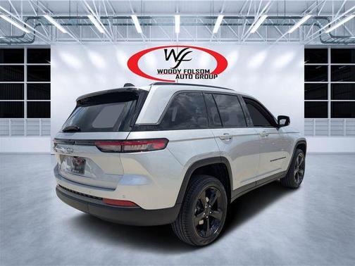 Silver Zynith 2026 Jeep Grand Cherokee Limited