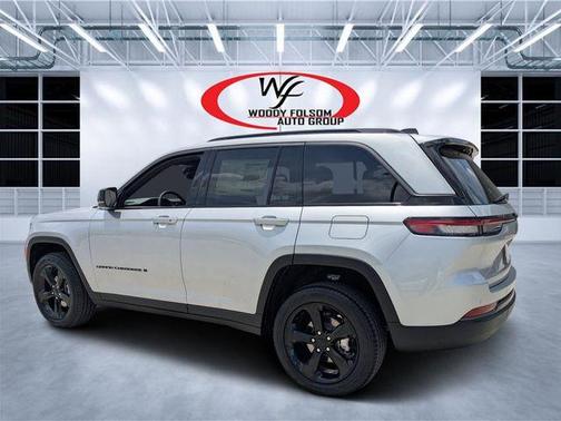 Silver Zynith 2026 Jeep Grand Cherokee Limited