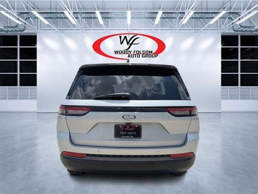 Silver Zynith 2026 Jeep Grand Cherokee Limited