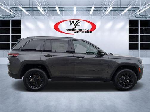 Metallic 2026 Jeep Grand Cherokee Laredo