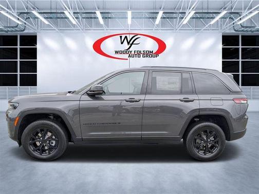 Metallic 2026 Jeep Grand Cherokee Laredo