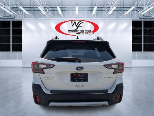 Crystal White Pearl 2022 Subaru Outback Limited