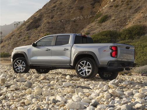 Summit White 2023 Chevrolet Colorado Z71