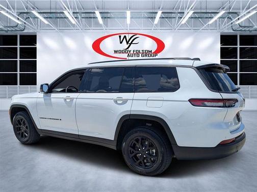 Bright White Clearcoat 2026 Jeep Grand Cherokee L Laredo