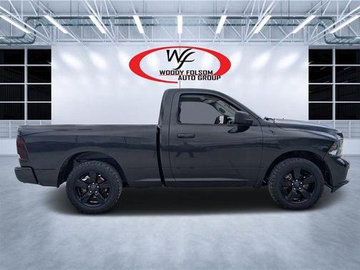 Brilliant Black Crystal Pearlcoat 2017 RAM 1500 Express