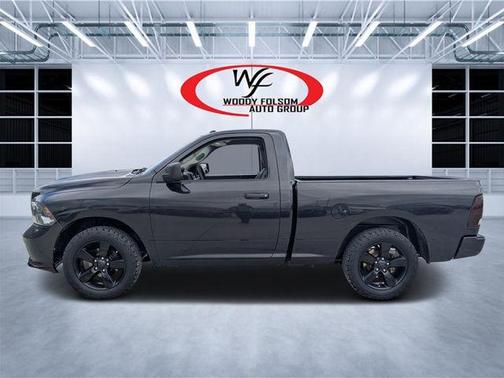 Brilliant Black Crystal Pearlcoat 2017 RAM 1500 Express