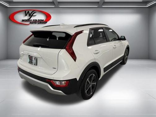 Snow White Pearl 2025 Kia Niro EX