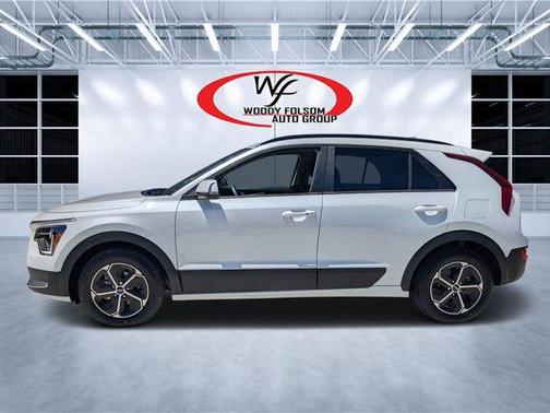 Snow White Pearl 2025 Kia Niro EX
