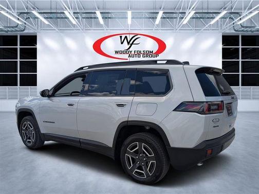 Silver Zynith Clearcoat 2026 Jeep Cherokee LAREDO/LIMITED