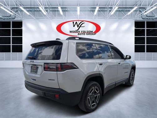 Silver Zynith Clearcoat 2026 Jeep Cherokee LAREDO/LIMITED