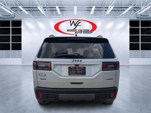 Silver Zynith Clearcoat 2026 Jeep Cherokee LAREDO/LIMITED