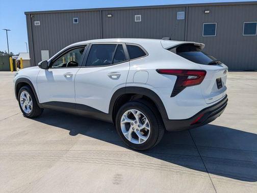 2025 Chevrolet Trax LS