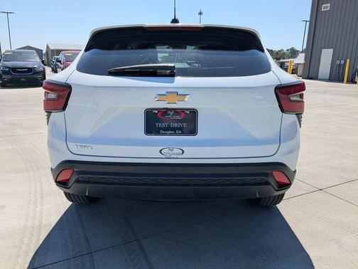 2025 Chevrolet Trax LS