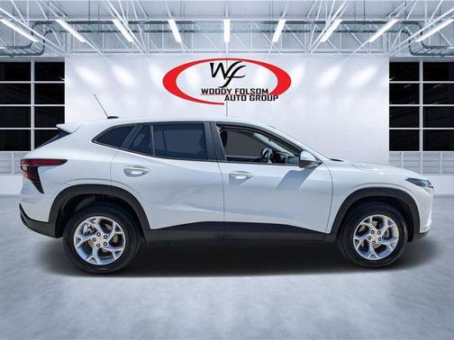 2025 Chevrolet Trax LS