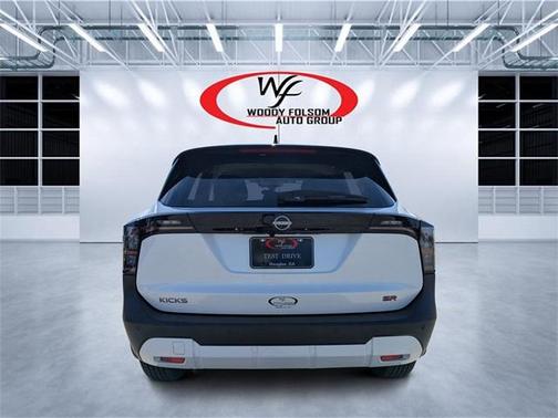 2025 Nissan Kicks SR