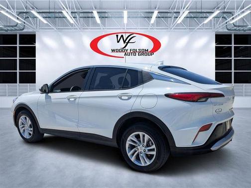 Summit White 2024 Buick Envista Preferred