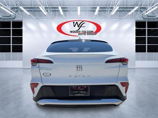 Summit White 2024 Buick Envista Preferred