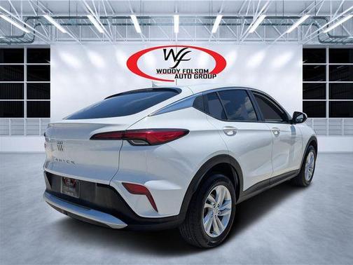 Summit White 2024 Buick Envista Preferred