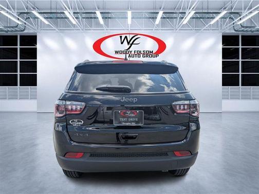 Diamond Black 2026 Jeep Compass Latitude