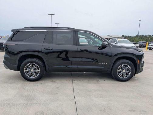 Black Metallic 2025 Chevrolet Traverse LT