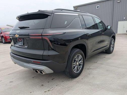 Black Metallic 2025 Chevrolet Traverse LT