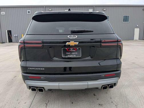 Black Metallic 2025 Chevrolet Traverse LT