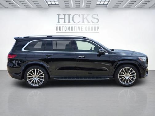 Obsidian Black Metallic 2026 Mercedes-Benz GLS 580 4MATIC